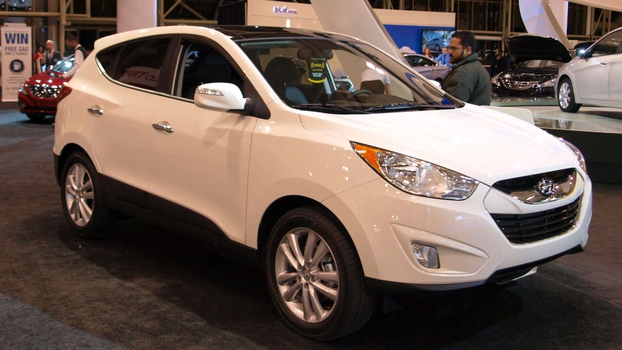 A photo of a White 2011 Hyundai Tucson SUV