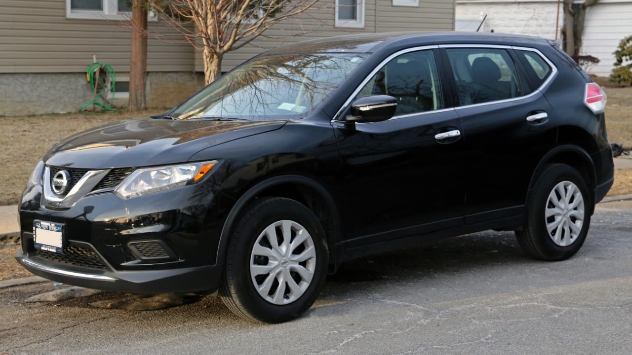 A picture of a 2014 Nissan Rogue S AWD