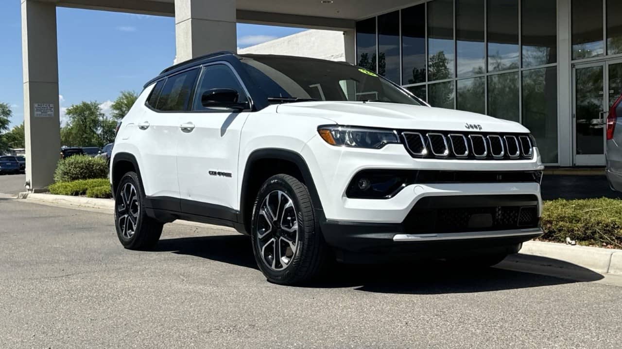 An image of a White 2023 Jeep Compass Limited