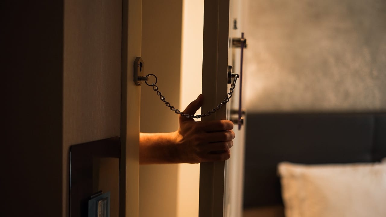 Hotel room lock, burglar, thief, break in, intruder 
