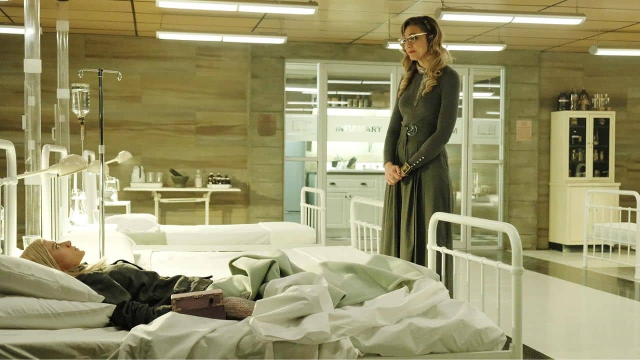 Mageina Tovah and Olivia Taylor Dudley in The Magicians (2015).