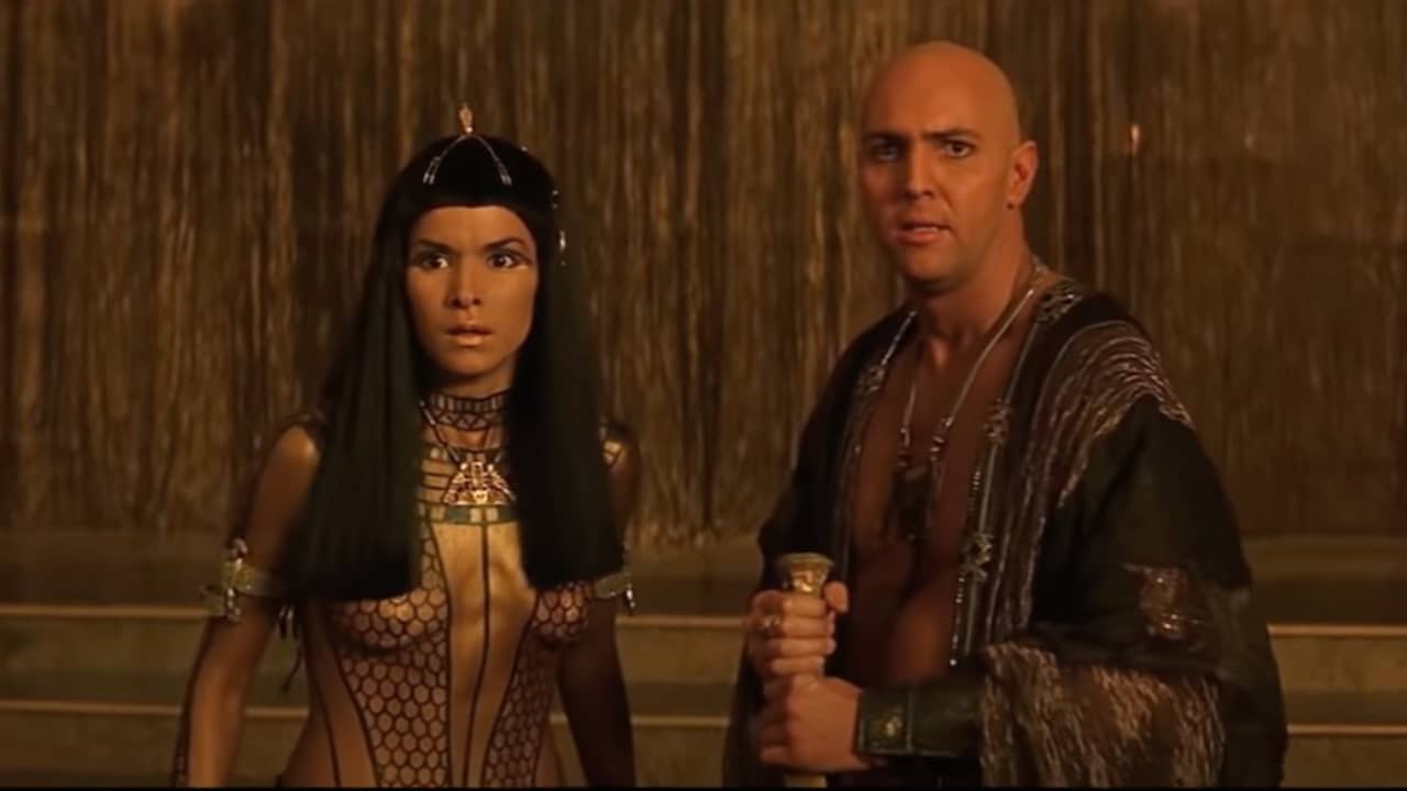 Arnold Vosloo and Patricia Velásquez in The Mummy (1999)