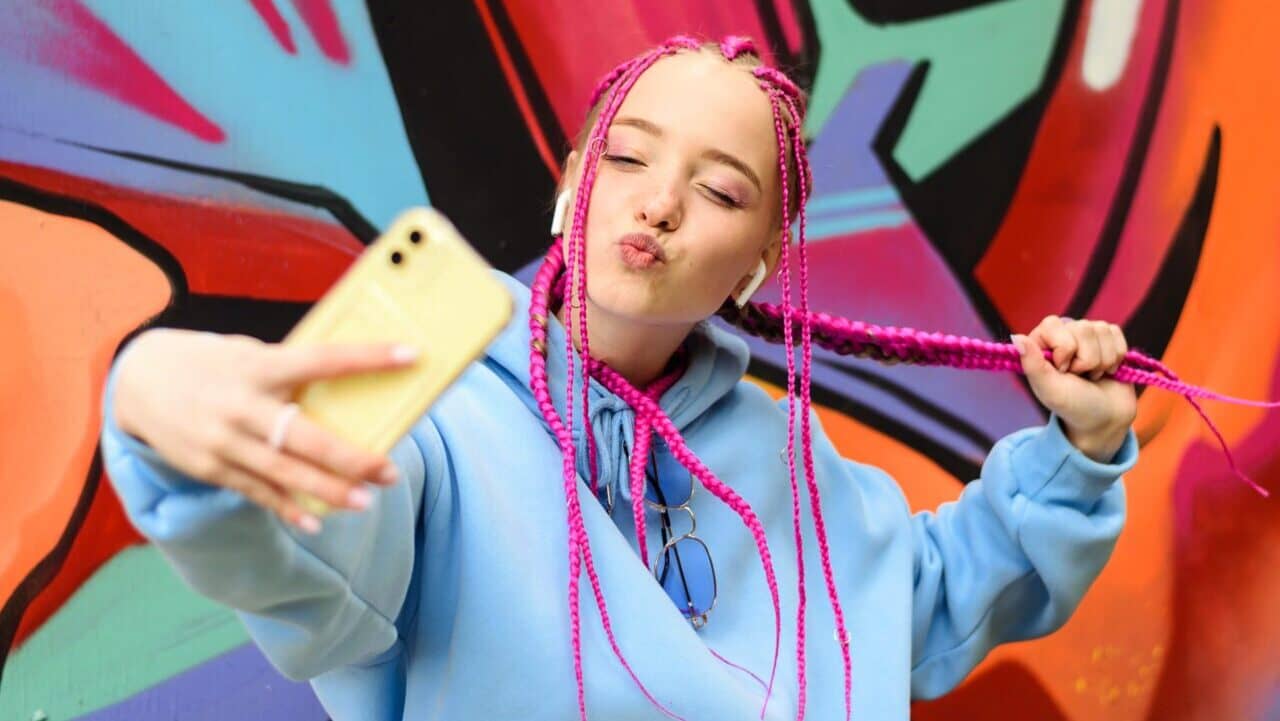 gen z girl, selfie, pink hair