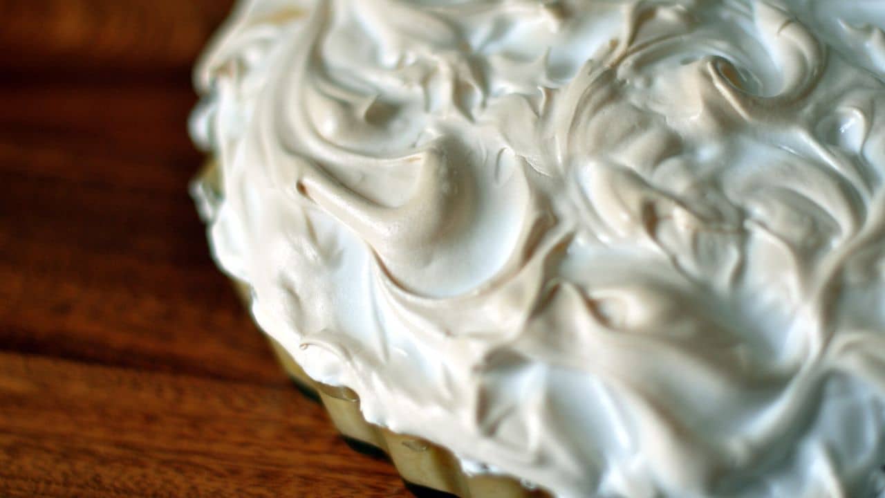 Lemon meringue pie, zoomed in on the meringue topping. 